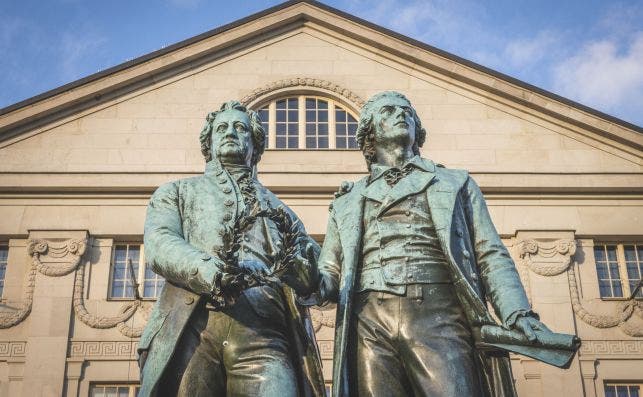 Una escultura recueda la amistad de Goethe y Schiller. Foto Getty Images.