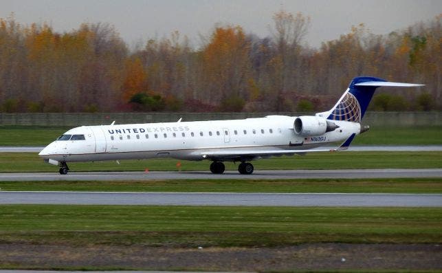 Los CRJ-500 de United conectarÃ¡n ciudades medianas y pequeÃ±as con Chicago y Nueva York. Foto: Flickr.