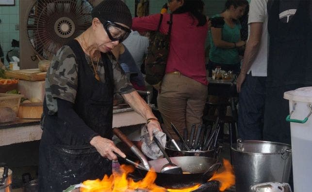 Ver a Jay Fai cocinando es un autÃ©ntico espectÃ¡culo. Foto A. Arbizu