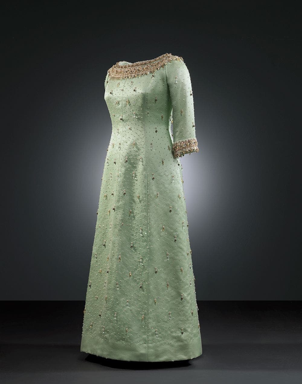 Vestido de noche satÃ©n verde. Foto Museo CristÃ³bal Balenciaga.