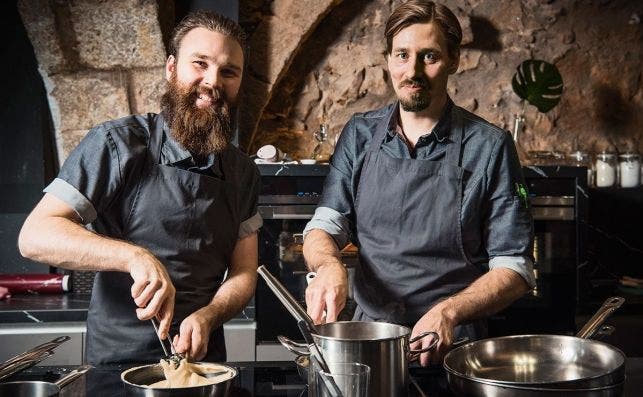 Juho Ekergren y Mikko Puuronen, del restaurante Chapter, encarnan las nuevas tendencias de la cocina de Finlandia.
