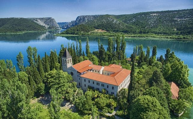 Visovac, en el riÌo Krka. Foto Ivo Biocina Turismo de Croacia.