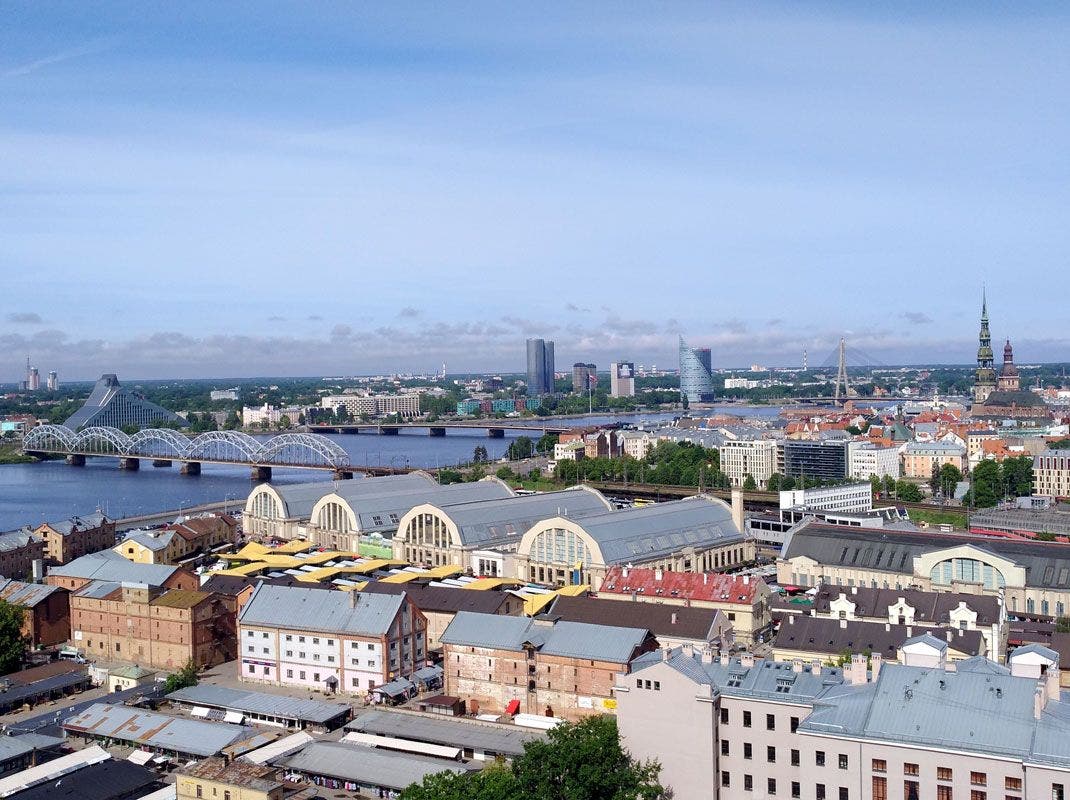 Vista de Riga con el Mercado Central en primer tÃ©rmino. Foto: Sergio Cabrera.
