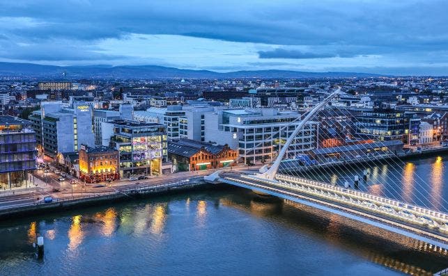 Vista de los Docklands y el puente Samuel Beckett. Foto: Turismo de Irlanda.