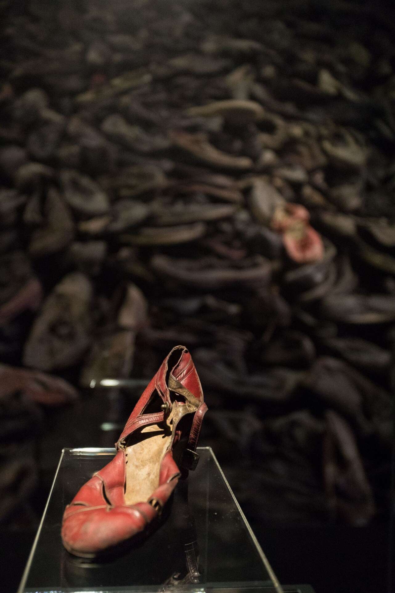 Zapatos expuestos en Auschwitz. JesÃºs Varillas Musealia.