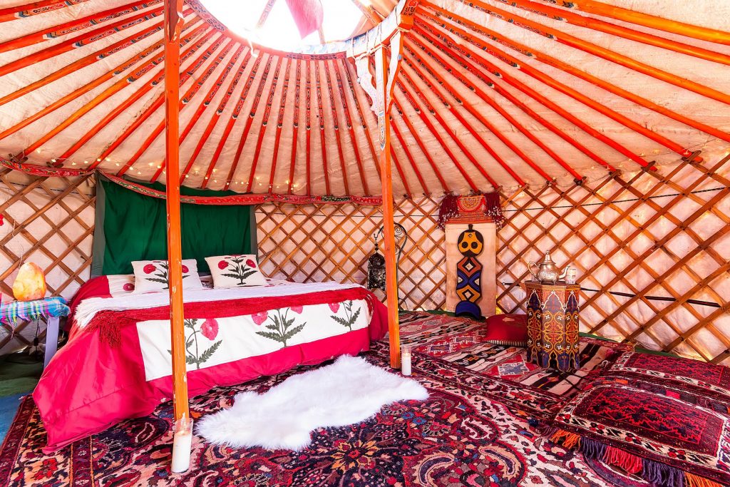 yurtas alojamientos glamping Airbnb