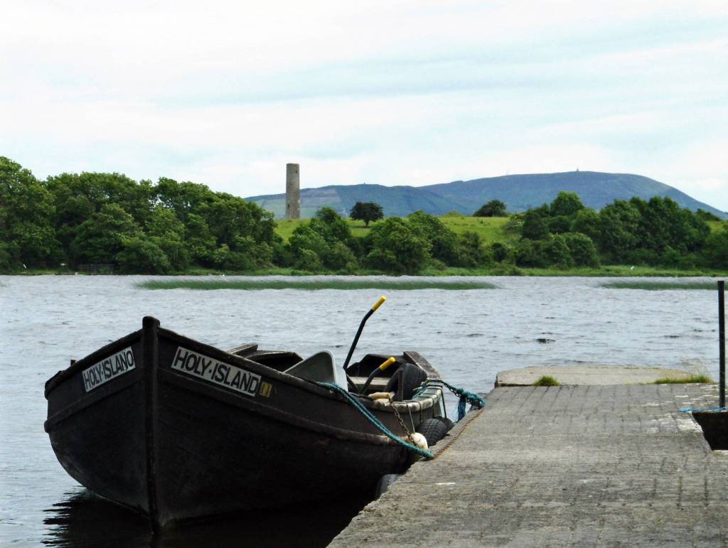 Bote para cruzar a Holy Island. Foto: Turismo de Irlanda