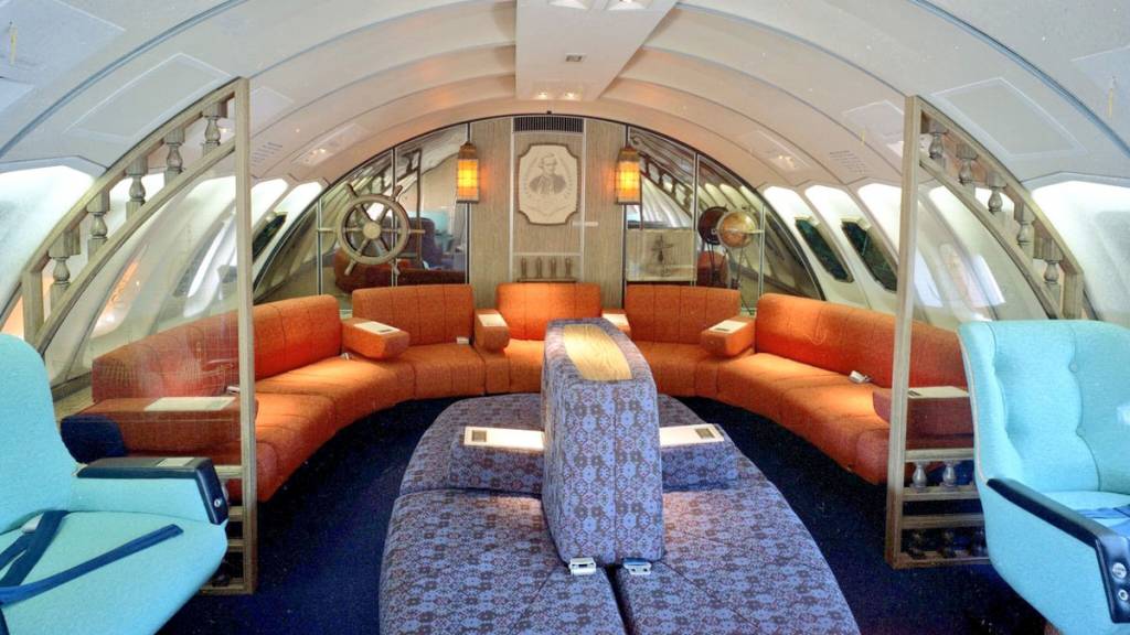 En los '70 Qantas sorprendió con su psicodélico salón lounge Captain Cook. Foto: Qantas