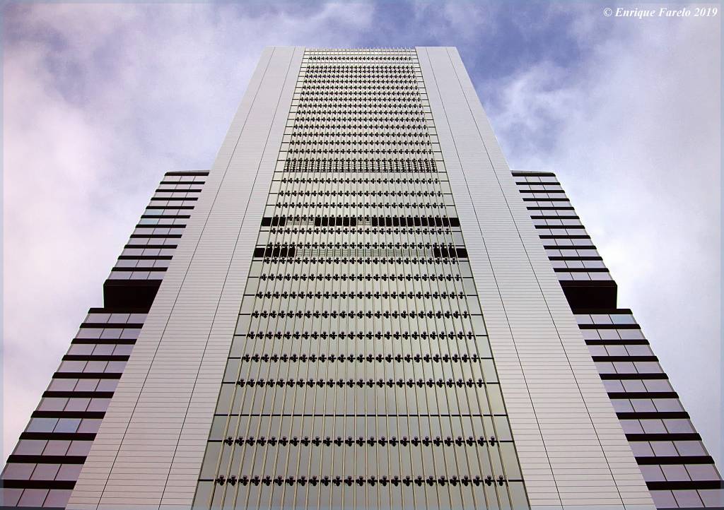 El diseño de la Torre Cepsa fue de Norman Foster. Foto: Enrique Falero-Flickr