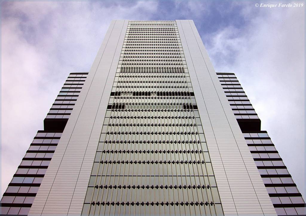 El diseño de la Torre Cepsa fue de Norman Foster. Foto: Enrique Falero-Flickr