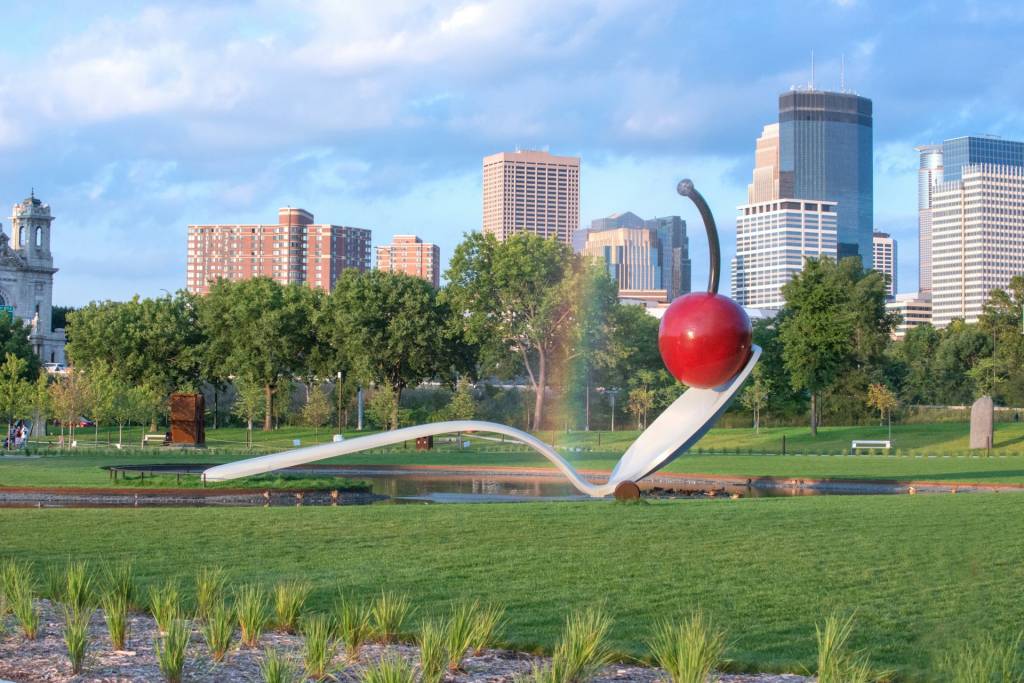 'Cuchara y cereza', escultura de Claes Oldenburg y Coosje van Bruggen. Foto: Krivit Photography - Meet Minneapolis