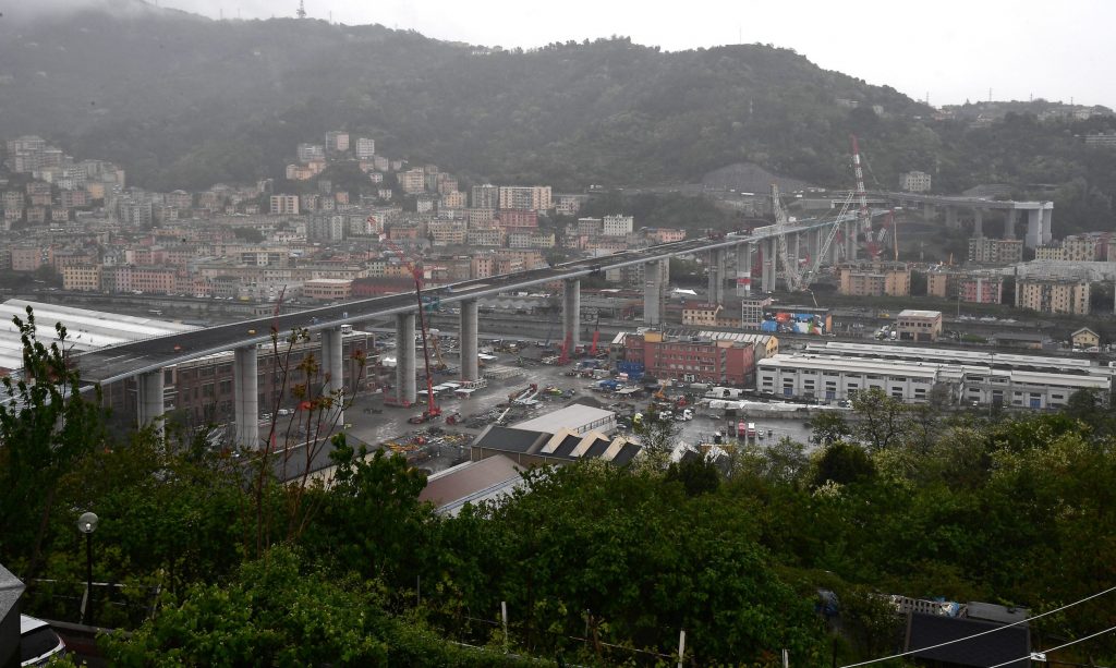 Las obras del puente San Giorgio se realizaron a un ritmo febril, sin pausas. Foto: EFE