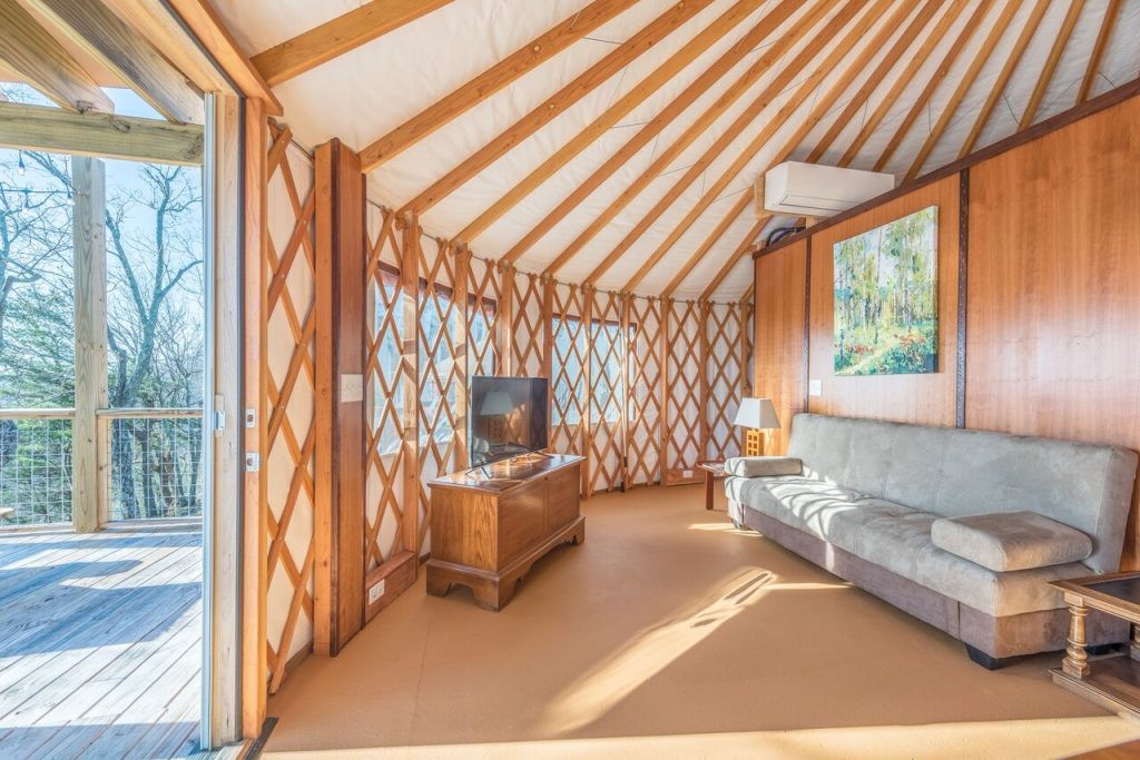 Alojamiento glamping yurta Airbnb