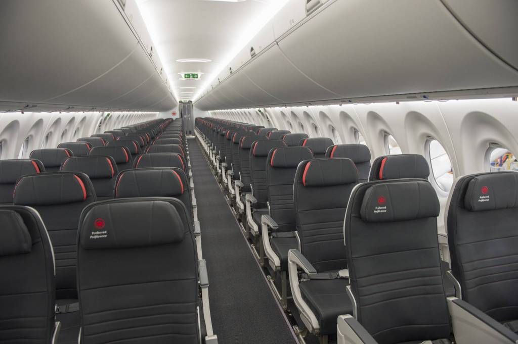 Interior de un A220-300 de Air Canada, usado para vuelos regionales. Foto: Air Canada