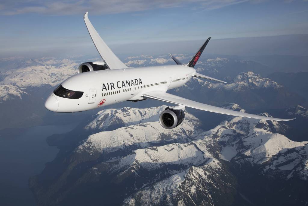 Un B787-9 de Air Canada vuela sobre las Montañas Rocosas. Foto: Air Canada