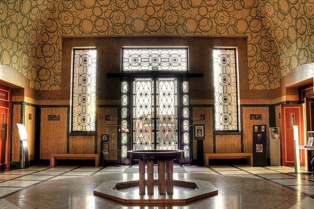 Vestíbulo de la Biblioteca Carnegie, en Reims.