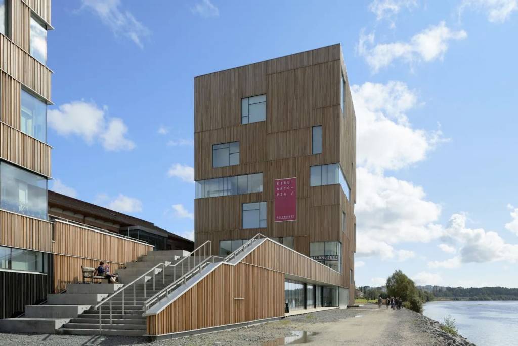 Las modernas líneas del Bildmuseet. Foto: Henning Larsen Architects