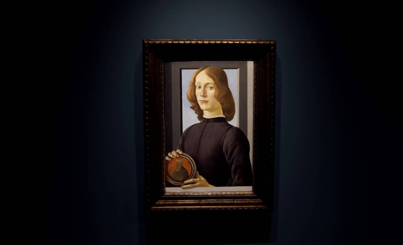 El retrato de Sando Botticelli que subastará Sotheby's tendrá un precio de salida de 80 millones de dólares. Foto Peter Foley EPA EFE