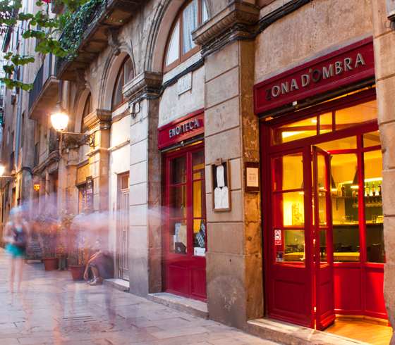 En el Barrio Gótico de Barcelona está Zona D'Ombra.