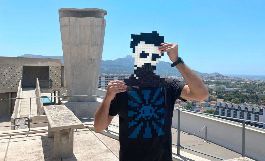 El artista Invader se escuda en el anonimato. Foto: MaMo