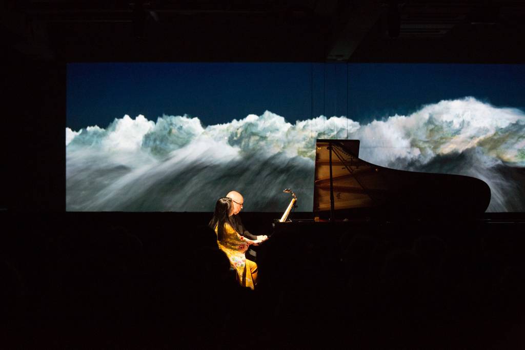 Maki Namekawa y Dennis Russell Davies en la unión entre música y video. Foto: Ars Electronica