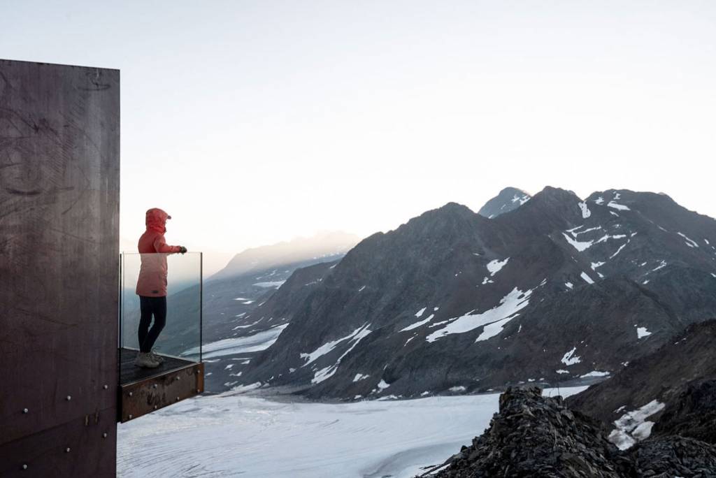 La plataforma mira a los glaciares que dividen a Italia de Austria. Foto: Noa