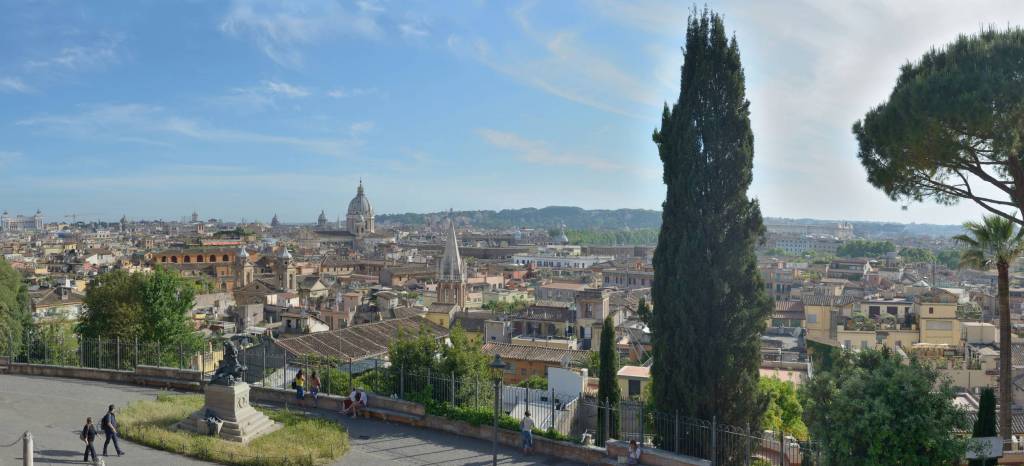 El mirado de Piazza Napoleone I, con Roma a los pies. Foto: Wikipedia