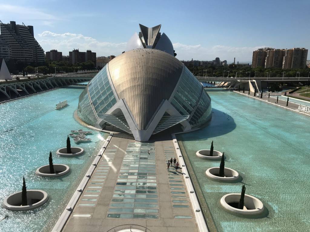 La Ciudad de las Artes, casi desierta.