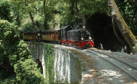 Tren de Pelión, uno de los más encantadores de Grecia. Foto Trainose