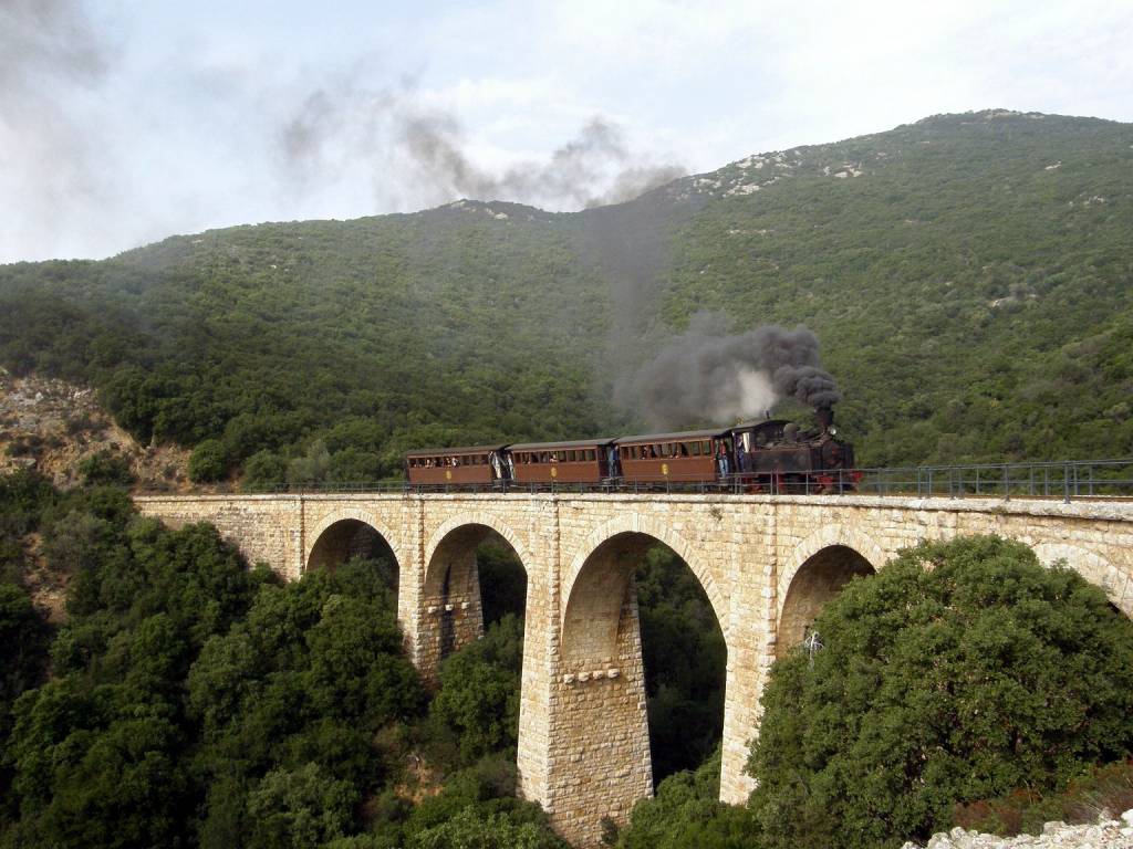 La encantadora locomotora a vapor del tren del monte Pelión. Foto: Wikipedia
