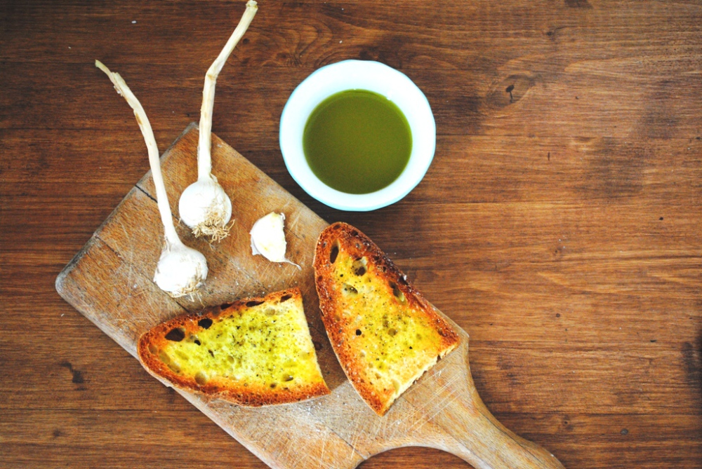 Bruschetta, o sea pan con aceite y ajo. Foto: Visit Tuscany