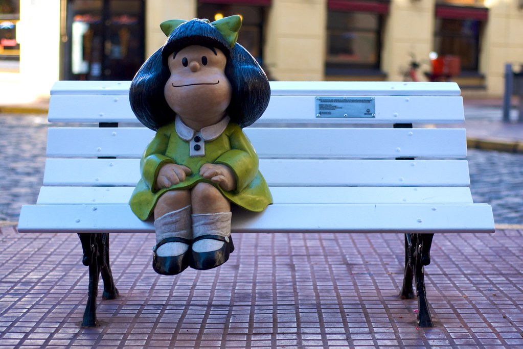 Estatua de Mafalda en San Telmo, Buenos Aires.