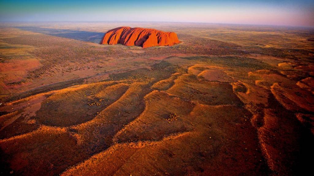 El monte Urulu, cercano al centro geográfico de Australia. 