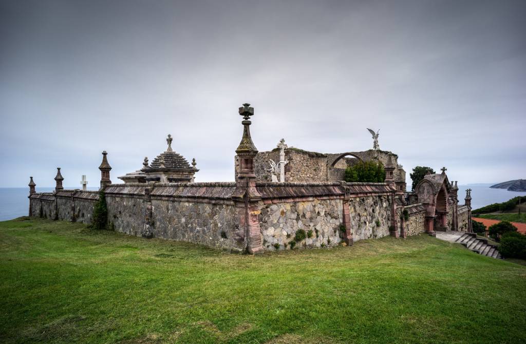 Ángel Luis Aldai Cementerio Gótico de Comillas : Comillas Gothic Cemetery © Ángel Luis Aldai