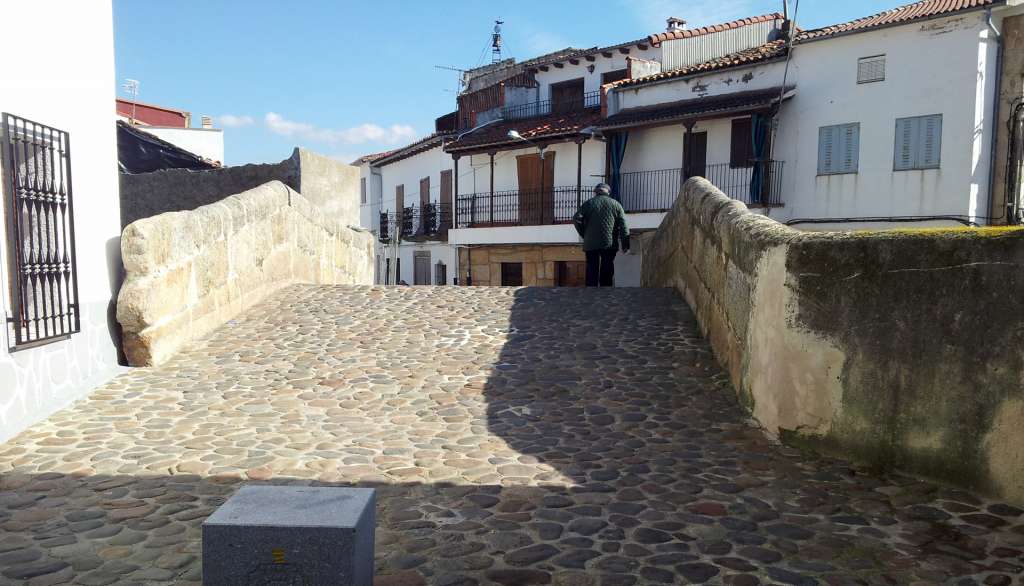 Calzada romana en Aldeanueva del Camino. Foto Valle del Ambroz.jpg