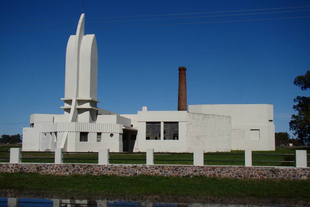 Matadero de Azul, con una alegoría al cuchillo. Foto: Wikipedia