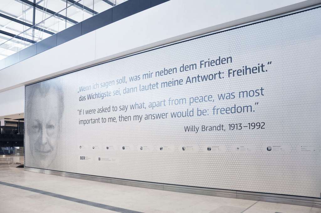 Mural en homenaje a Willy Brandt. Foto Aeropuerto de Berlín-Brandenburgo 02