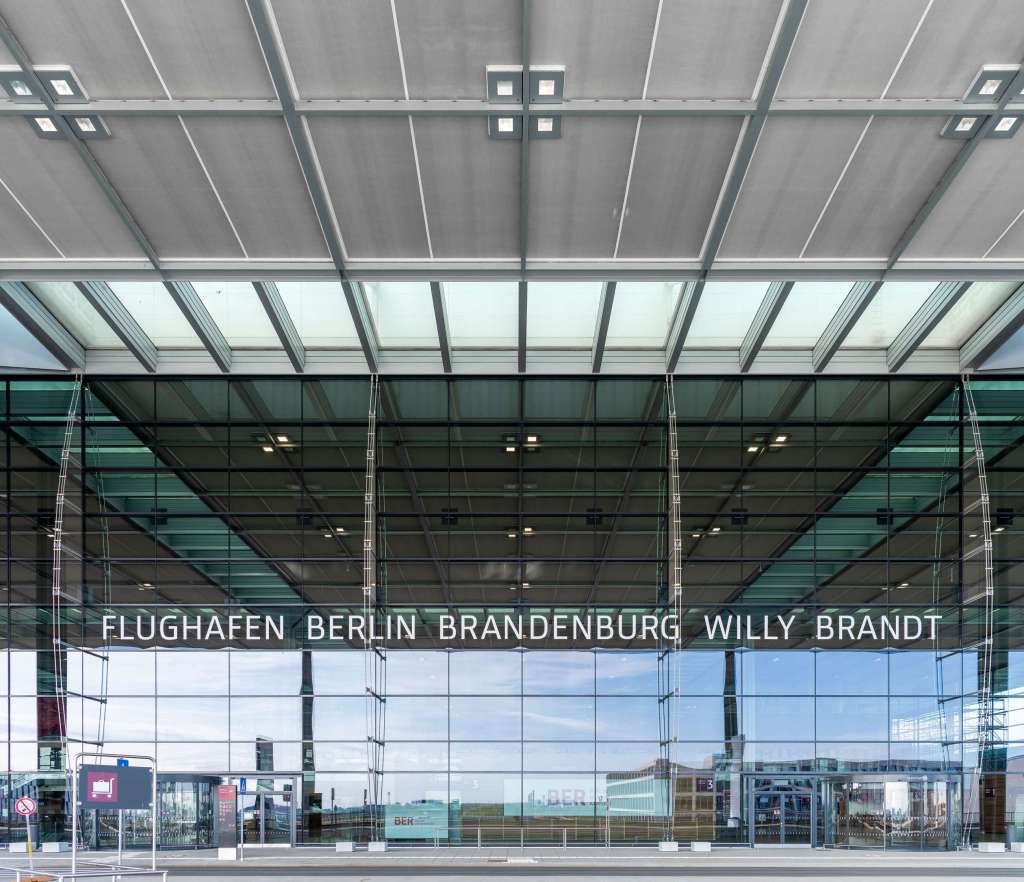 Entrada al aeropuerto. Foto Aeropuerto de Berlín-Brandenburgo 07