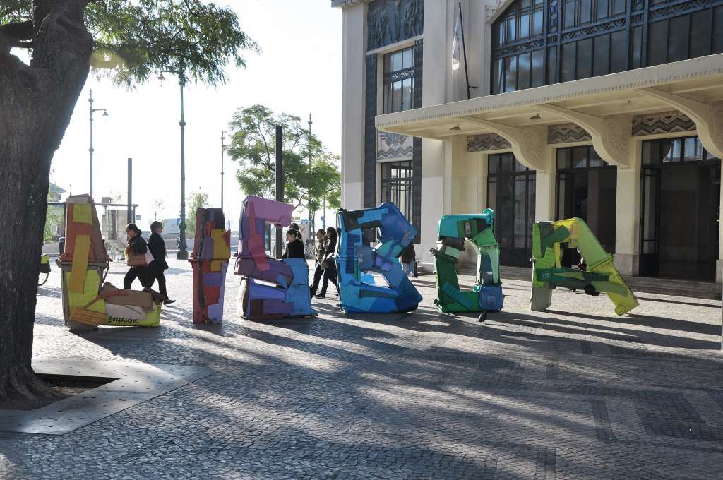 Letras creadas por Bordalo II. Foto Jaime Silva - Flickr