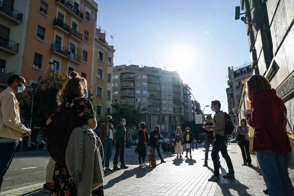 Estos paseos permiten un acercamiento diferente a la ciudad. Foto: Foto_Ajuntament de Barcelona.