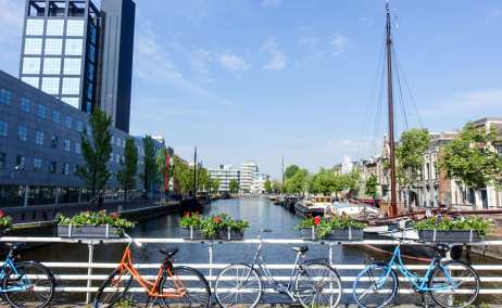 Modernidad, tradición y bicicletas Leeuwarden Foto Jbdodane Flickr