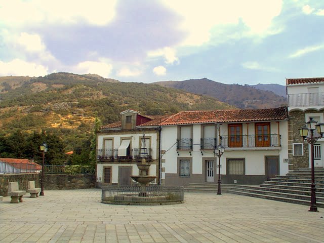 Plaza Morales, en Casas del Monte. Foto: Valle del Ambroz