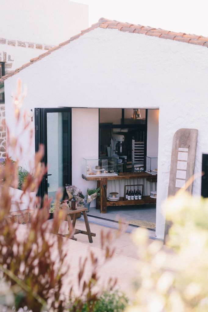 Zearreta es un lugar donde ir a por pan y salir con una pieza de diseño. Foto Iker Basterretxea.