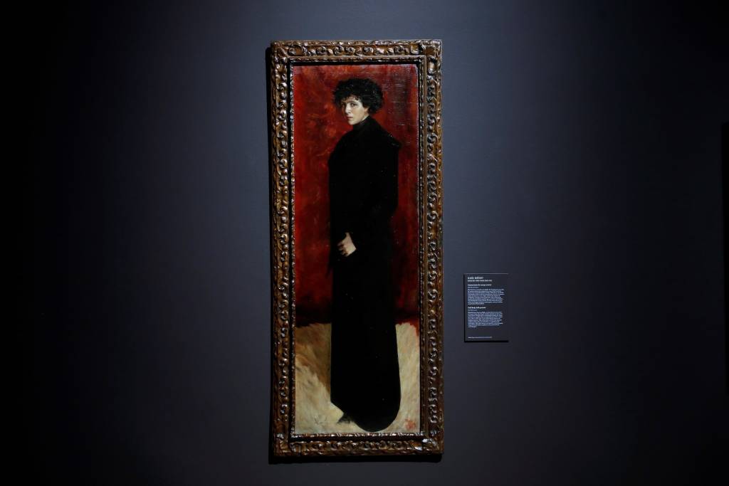 “Autorretrato de cuerpo entero” de Maria Roësset (1882-1921) en la inauguración de Invitadas. Foto Emilio Naranjo EFE.