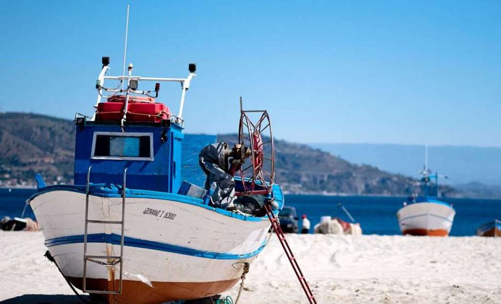 Barcas de pescadores en el Jónico Foto Cammino Kalabria