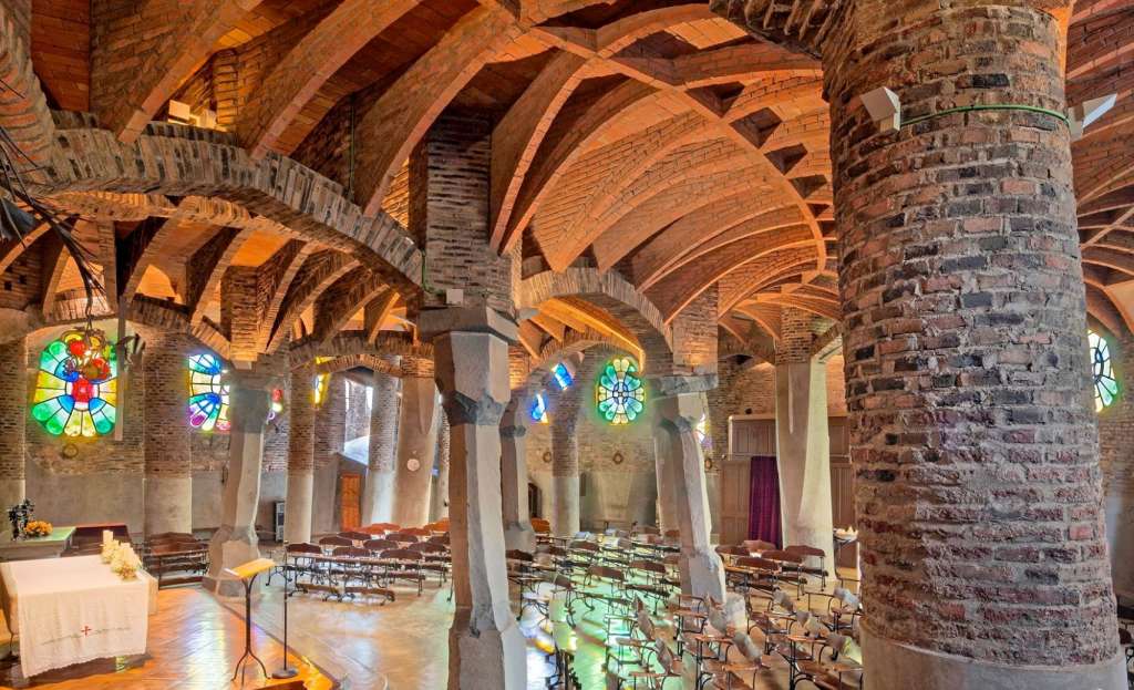 Interior de la Cripta Güell