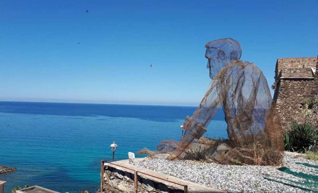 Estatua El Coleccionista de Vientos. Foto Cammino Kalabria