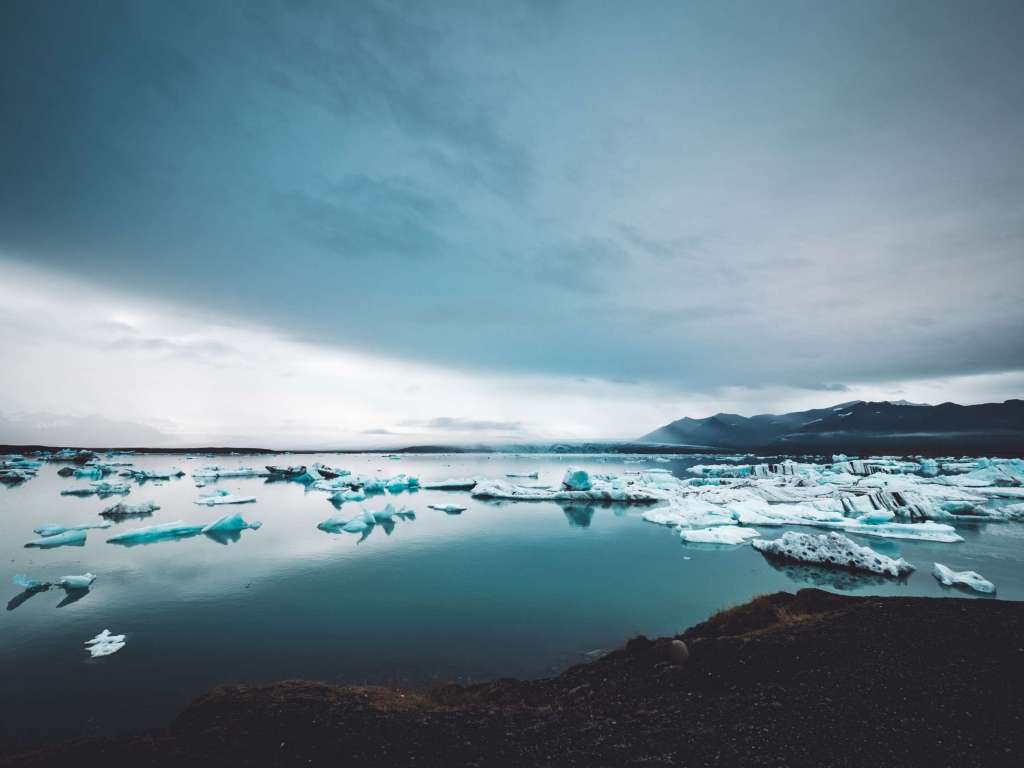 Glaciar de Jökulsárlón . Foto John Salvino Unsplash
