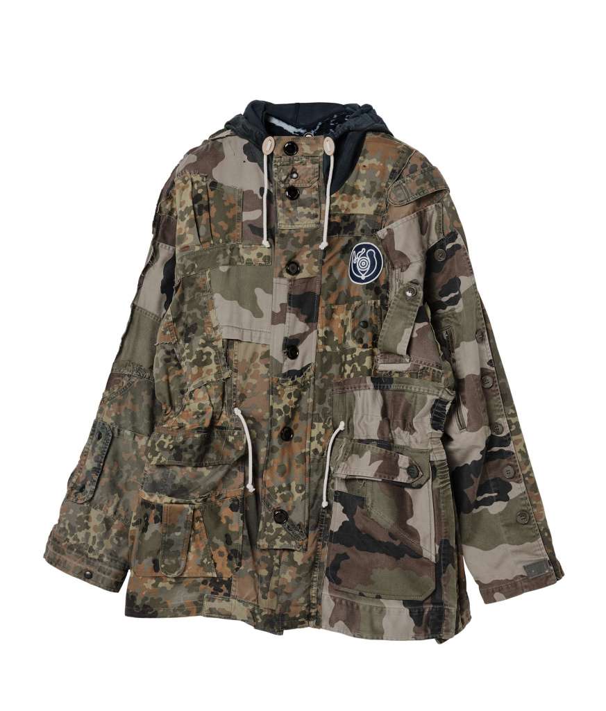 Parka de estilo militar a base de varias piezas recicladas, elaboradas de forma artesanal. Foto: LOEWE.