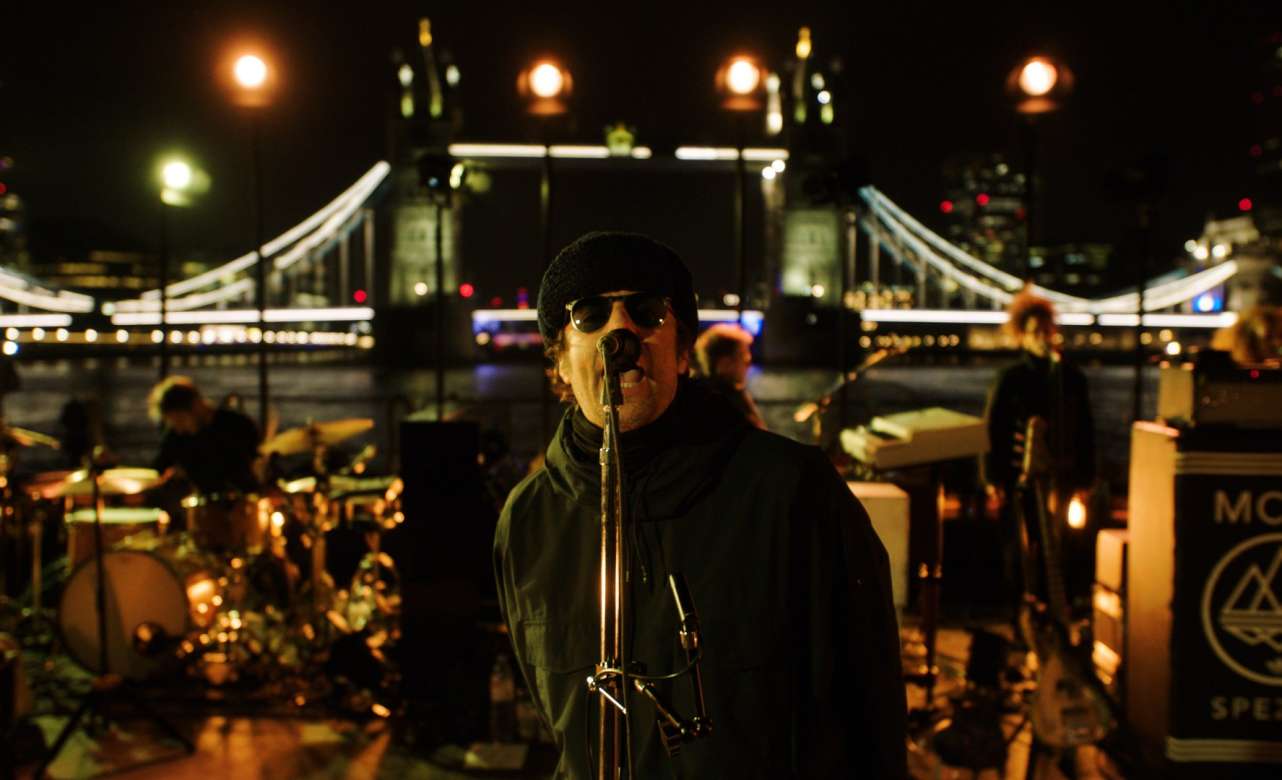 Liam Gallagher en el ensayo de su presentación en el Támesis